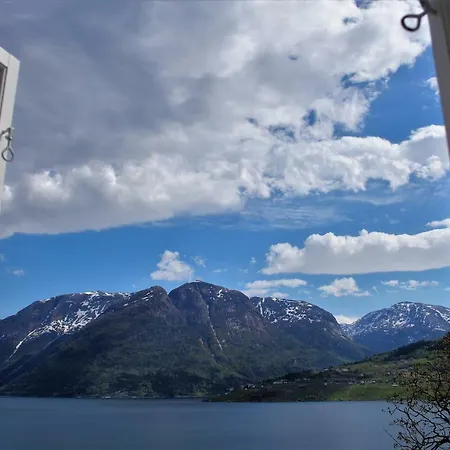 Fjord House مزرعة للإقامة Grimo