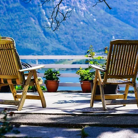 مزرعة للإقامة Fjord House *